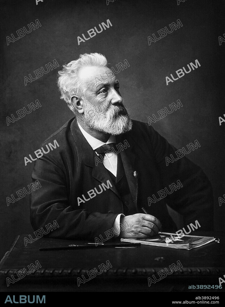 French author, poet, and playwright Jules Verne, circa 1892.