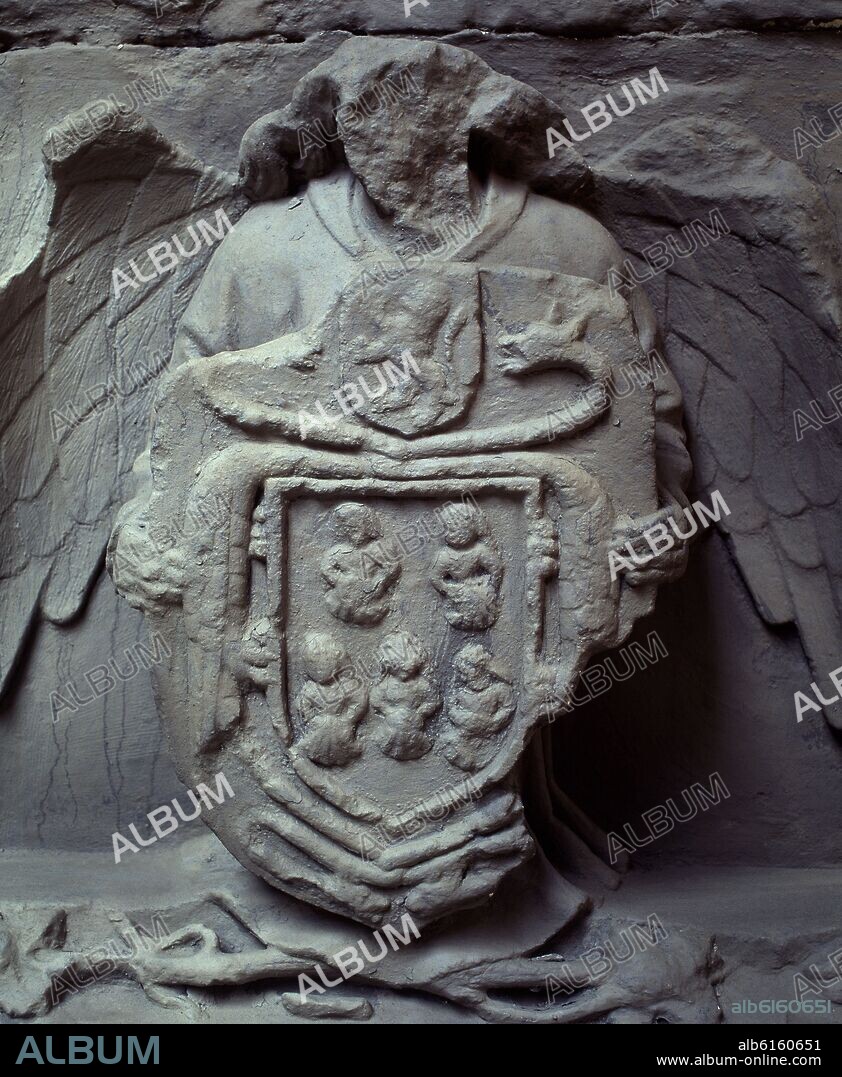 SEPULCRO GONZALO BERNALDO DE QUIROS-ESCUDO 100 DONCELLA.