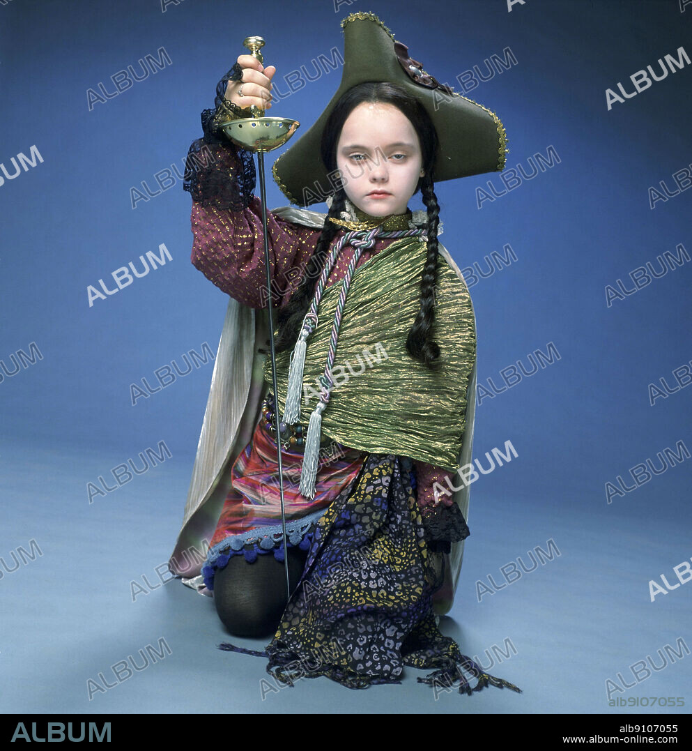 CHRISTINA RICCI in THE ADDAMS FAMILY, 1991, directed by BARRY SONNENFELD. Copyright COLUMBIA PICTURES.