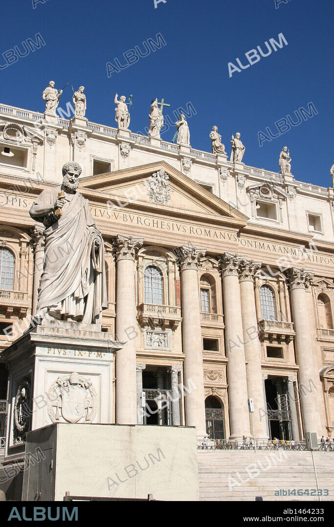 VATICANO. CIUDAD DEL VATICANO. Vista de la fachada de la BASILICA DE SAN PEDRO. Proyectada por Bramante, fue transformada a partir de 1546 por Miguel Angel, a quien Pablo III confió la dirección de la obra. Está situada en la Plaza de San Pedro.