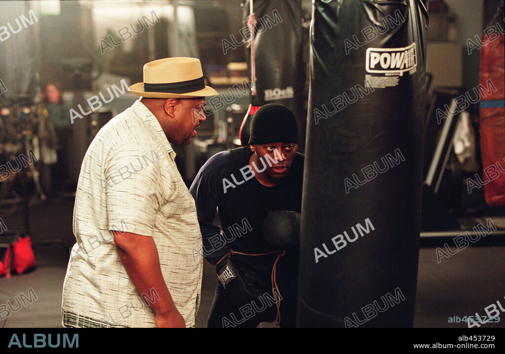 CHARLES DUTTON and OMAR EPPS. CHARLES S. DUTTON and OMAR EPPS in AGAINST THE ROPES, 2004, directed by CHARLES S. DUTTON. Copyright PARAMOUNT PICTURES / YEE, ALLEN.
