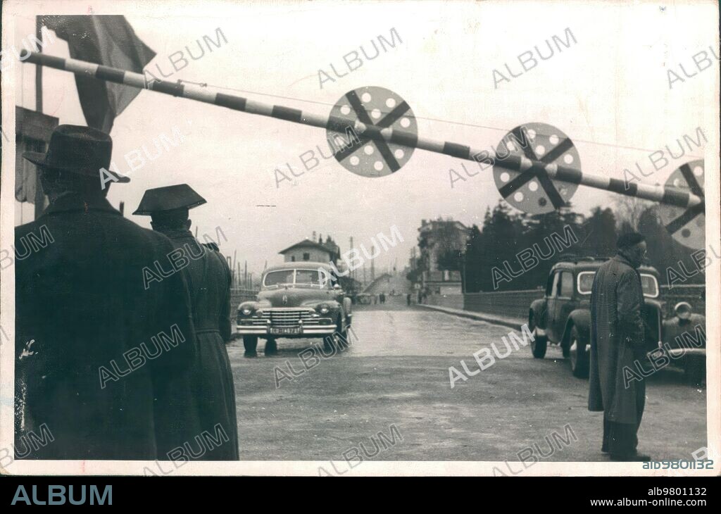 Frontera  Franco-Española de Irun. El 27 de febrero de 1946: se Cierra la frontera con Francia.