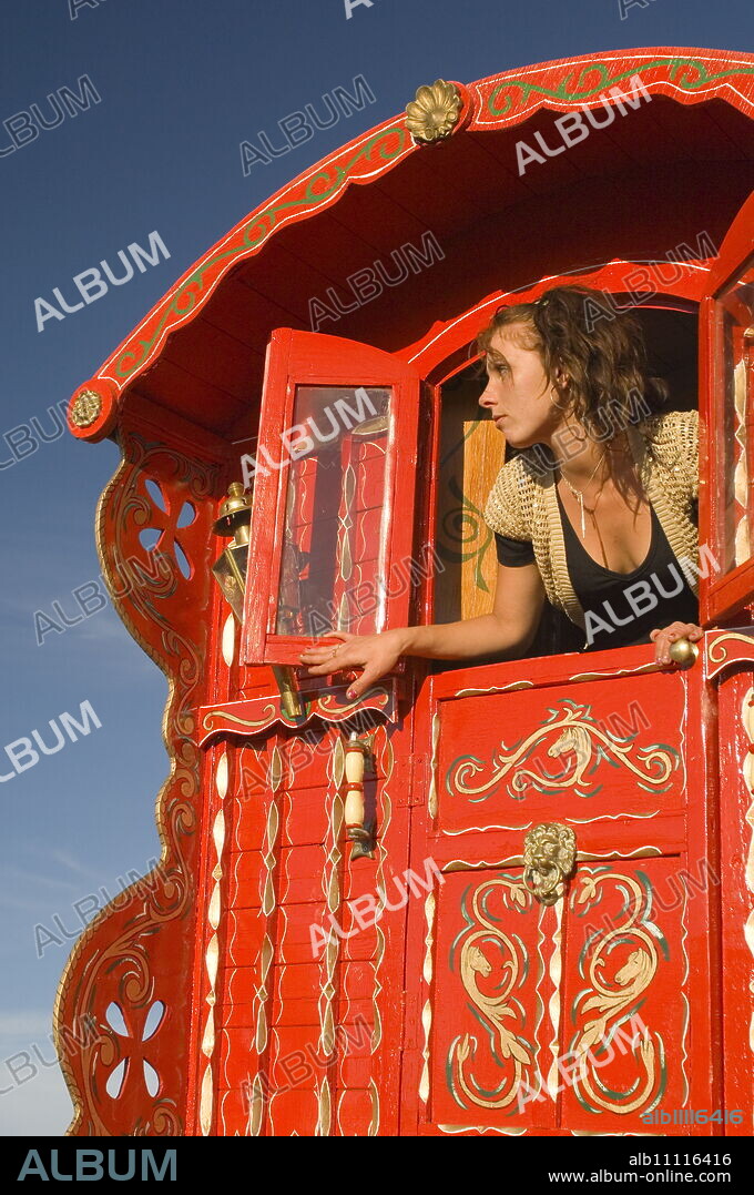 Horse drawn caravan, Appleby annual horse fair, Eden Valley, Lake District, Cumbria, England, United Kingdom, Europe.