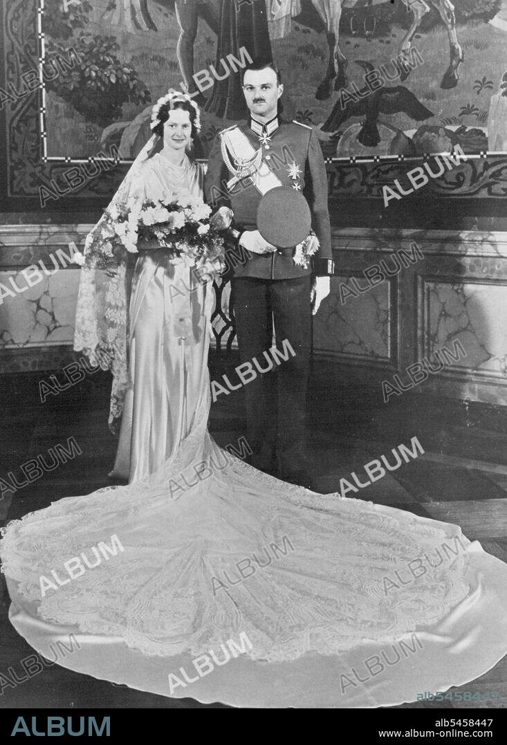 The Wedding in Copenhagen of Princess Alexandrine-Louise, The 22 year old nice of king Christian of Denmark and King Haakon of Norway. To count Luitpold Zucastell-Castell, of Munich.
The bride and bridegroom after the ceremony. January 23, 1937.  (Photo by Sport & General Press Agency Ltd.).