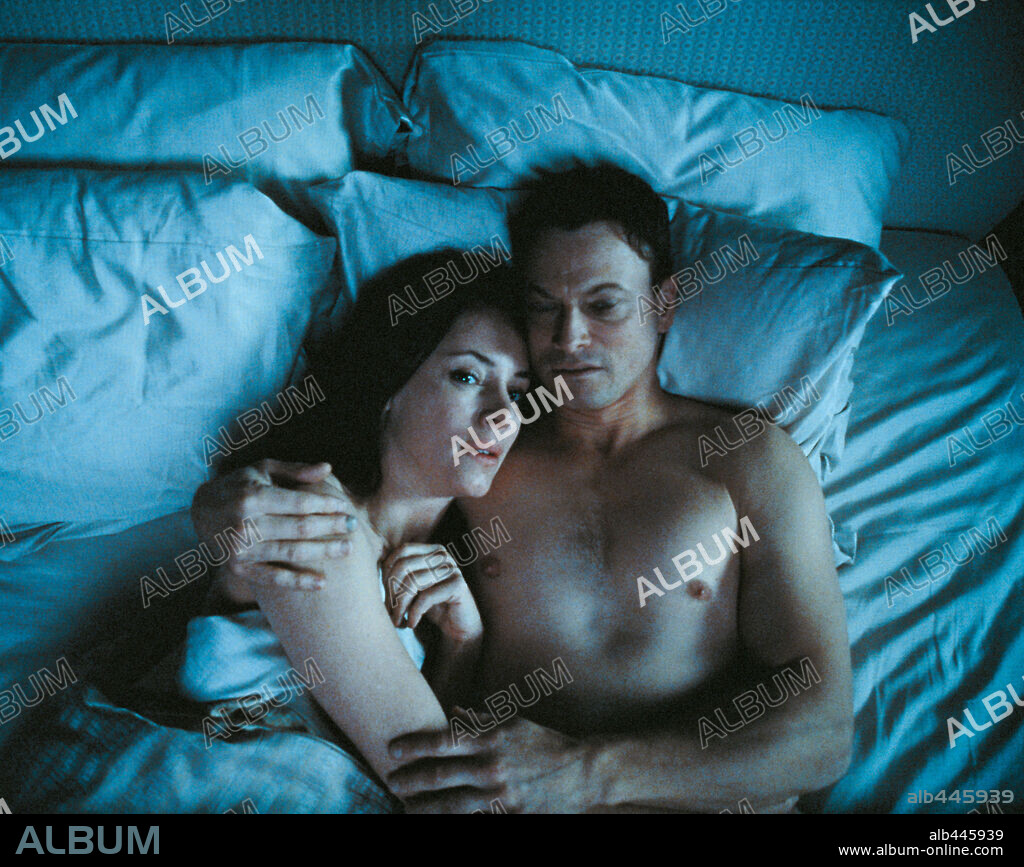 GARY SINISE y MADELEINE STOWE en INFILTRADO, 2001 (IMPOSTOR), dirigida por GARY FLEDER. Copyright MIRAMAX INT/DIMENSION FILMS.