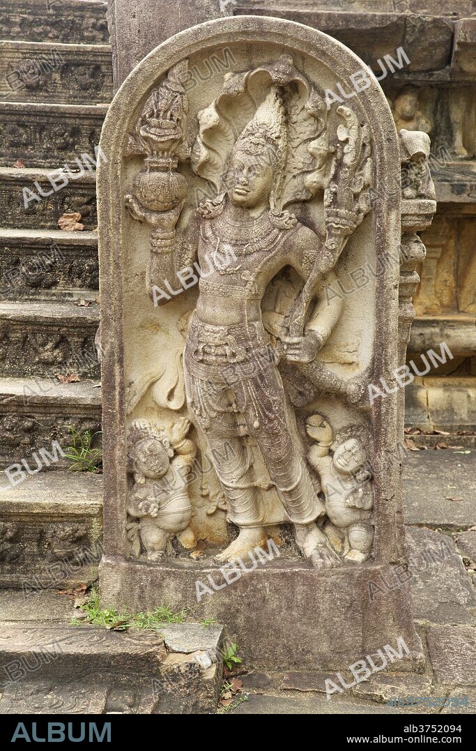 Muragala, or guard stone, entrance to Vatagade, 12th century, UNESCO World Heritage Site, Polonnaruwa, Sri Lanka, Asia.