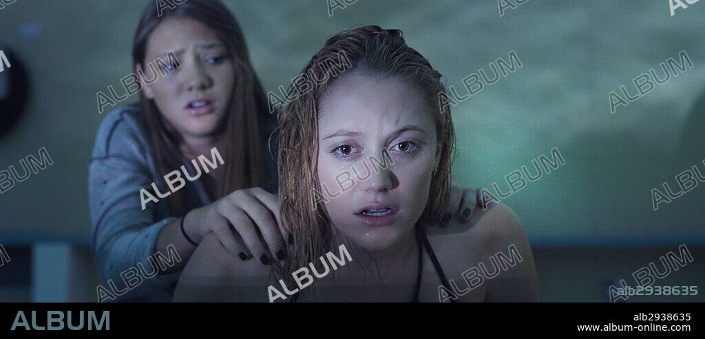 MAIKA MONROE in IT FOLLOWS 2014 directed by DAVID ROBERT