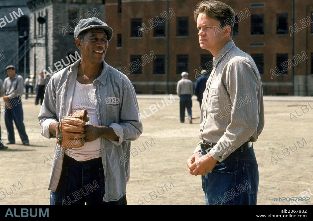 MORGAN FREEMAN y TIM ROBBINS en CADENA PERPETUA, 1994 (THE SHAWSHANK REDEMPTION), dirigida por FRANK DARABONT. Copyright CASTLE ROCK ENTERTAINMENT.