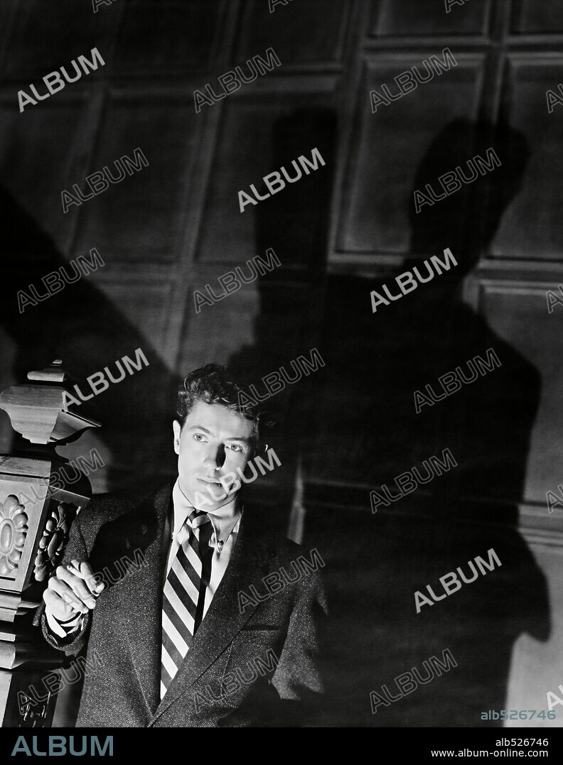 FARLEY GRANGER en EXTRAÑOS EN UN TREN, 1951 (STRANGERS ON A TRAIN), dirigida por ALFRED HITCHCOCK. Copyright WARNER BROTHERS.