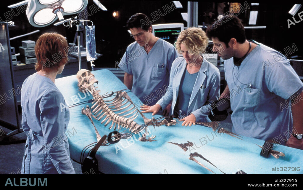 ELISABETH SHUE in HOLLOW MAN, 2000, directed by PAUL VERHOEVEN. Copyright COLUMBIA PICTURES.