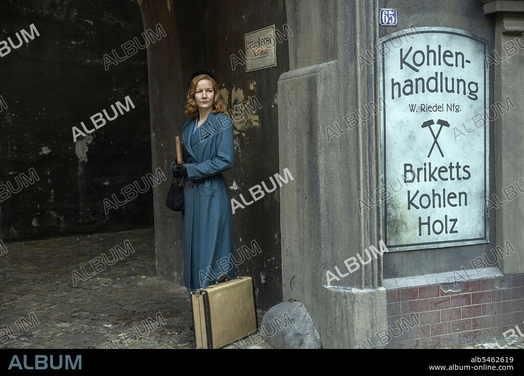 SANDRA HULLER in MUNICH: THE EDGE OF WAR, 2021, directed by CHRISTIAN SCHWOCHOW. Copyright Turbine Studios / Netflix.