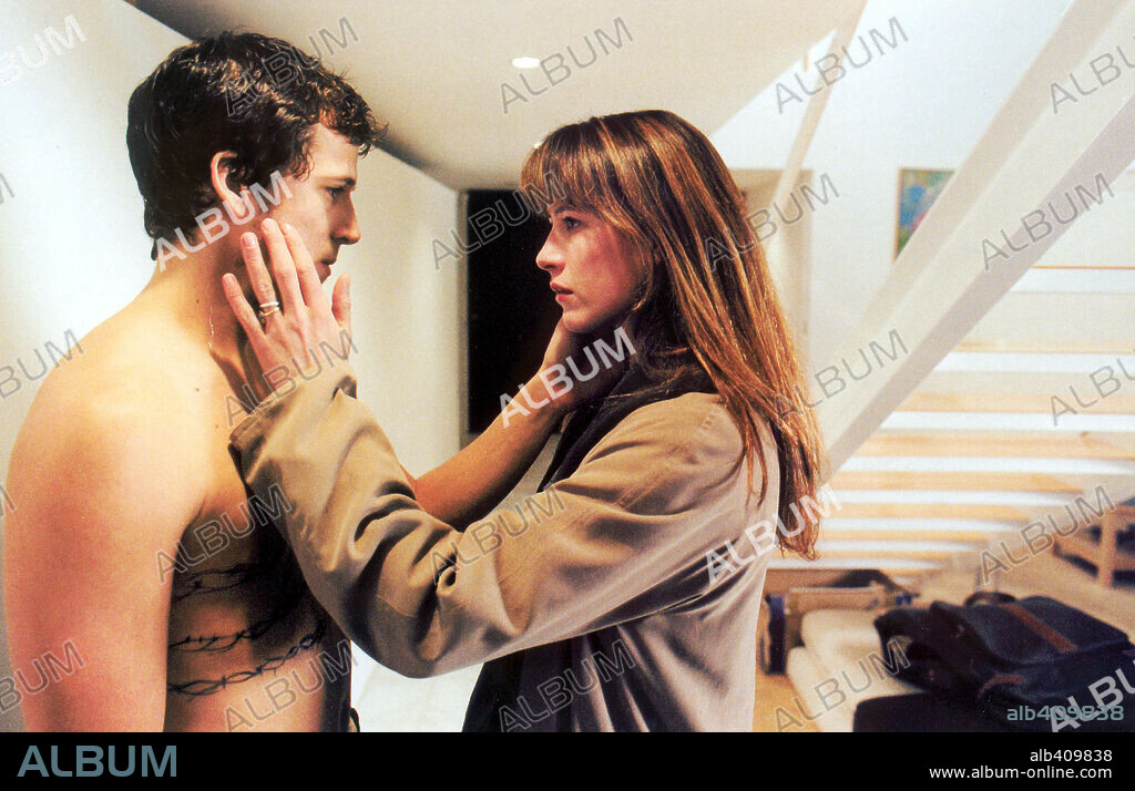 GUILLAUME CANET and SOPHIE MARCEAU in FIDELITY, 2000 (LA FIDELITE), directed by ANDRZEJ ZULAWSKI. Copyright GEMINI FILMS/FRANCE 3 CINEMA/MADRAGOA FILMES.