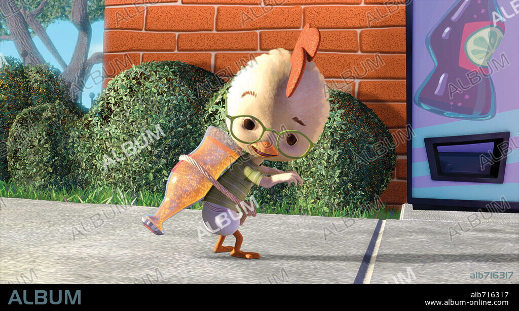 CHICKEN LITTLE, 2005, directed by MARK DINDAL. Copyright WALT DISNEY PICTURES.