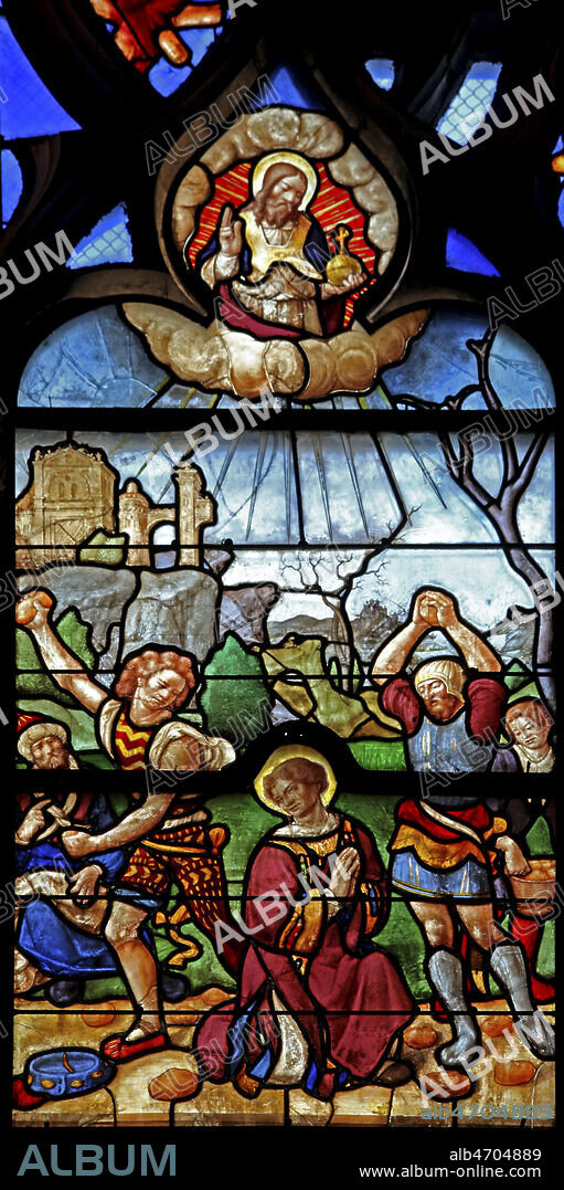 Lapidation de Saint Laurent. Vitrail de la cathedrale de Bourges datant du 16e, XVIe s. Photographie par Painton Cowen. Credit : Collection COWEN/KHARBINE-TAPABOR.