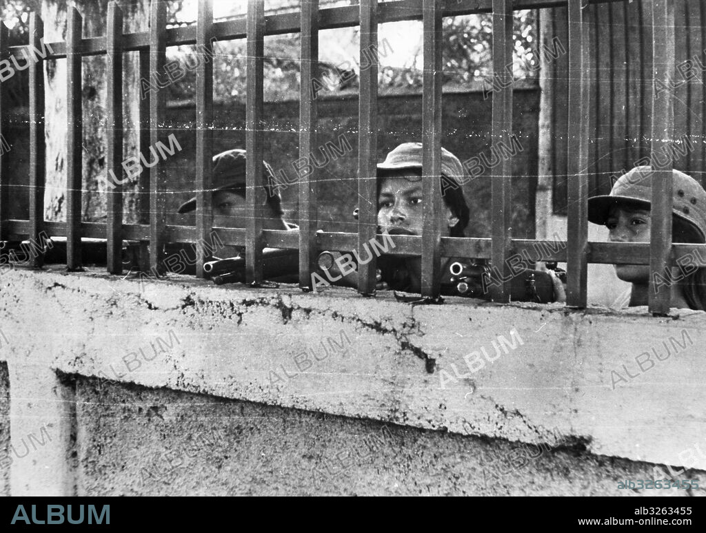 Managua, Nicaragua. Sandinista Popular Army (or Sandinist People's Army). Students during a military exercise in mobilization action. December 1983.