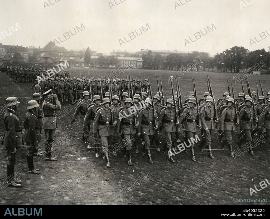 Reichswehr parade for President Hindenburg's birthday, October 2 1933. Paul Ludwig Hans Anton von Beneckendorff und von Hindenburg, known generally as Paul von Hindenburg (2 October 1847 - 2 August 1934) was a German military officer, statesman, and politician who served as the second President of Germany from 1925-34.