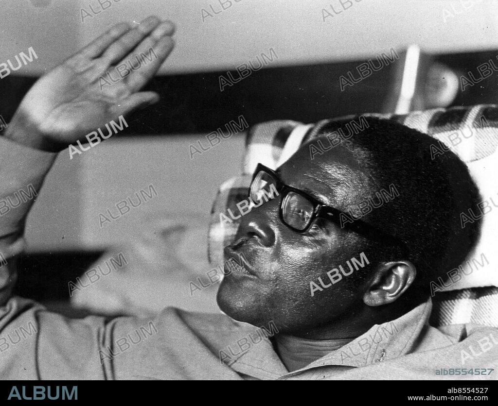 1977-09-18. Robert Mugabe, gerillaledare i kamp mot Ian Smiths regim i Rhodesia, är segerviss men utlovar ingen tidpunkt för regimens fall.. Foto: Åke Malmström / DN / TT / Kod: . ** SvD OUT **.