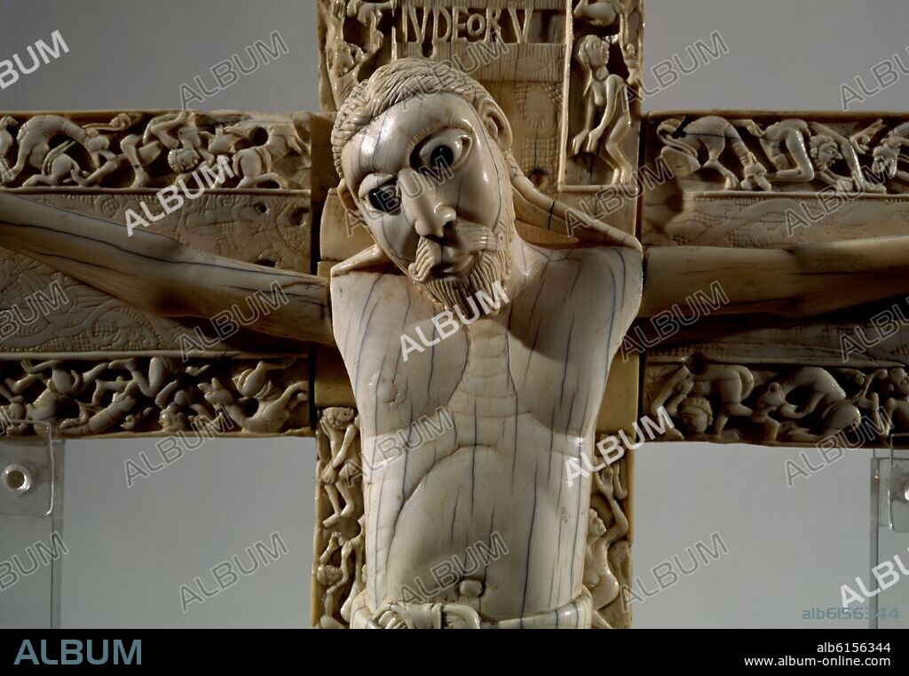 CRUCIFIJO DE DON FERNANDO Y DOÑA SANCHA - DETALLE DE LA CARA Y PECHO - SIGLO XI.