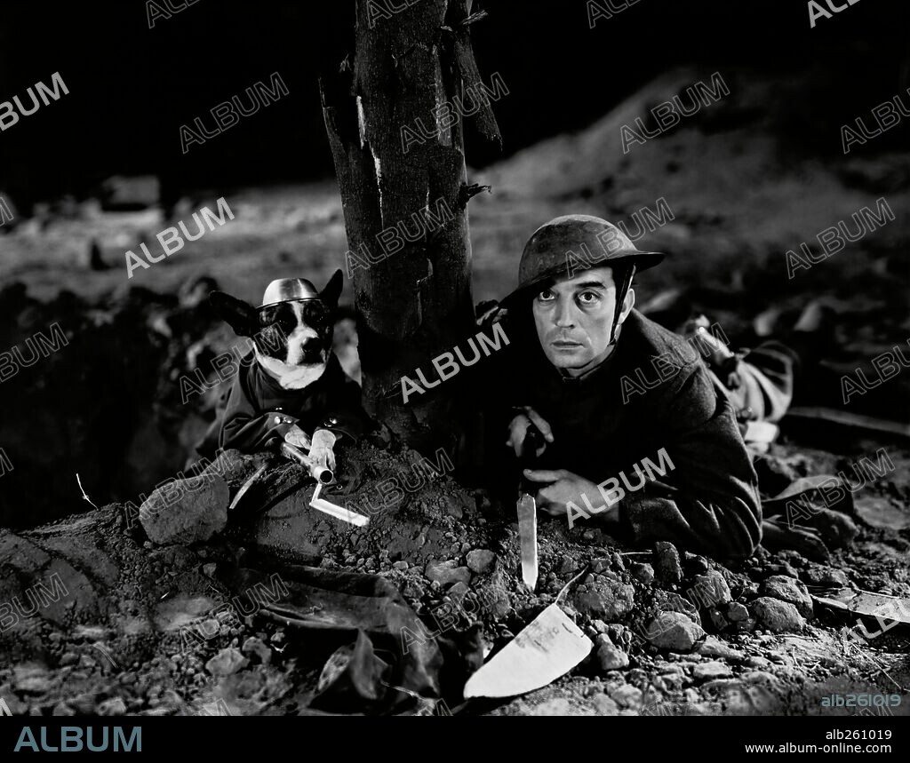 BUSTER KEATON dans DOUGHBOYS, 1930, réalisé par EDWARD SEDGWICK. Copyright M.G.M.