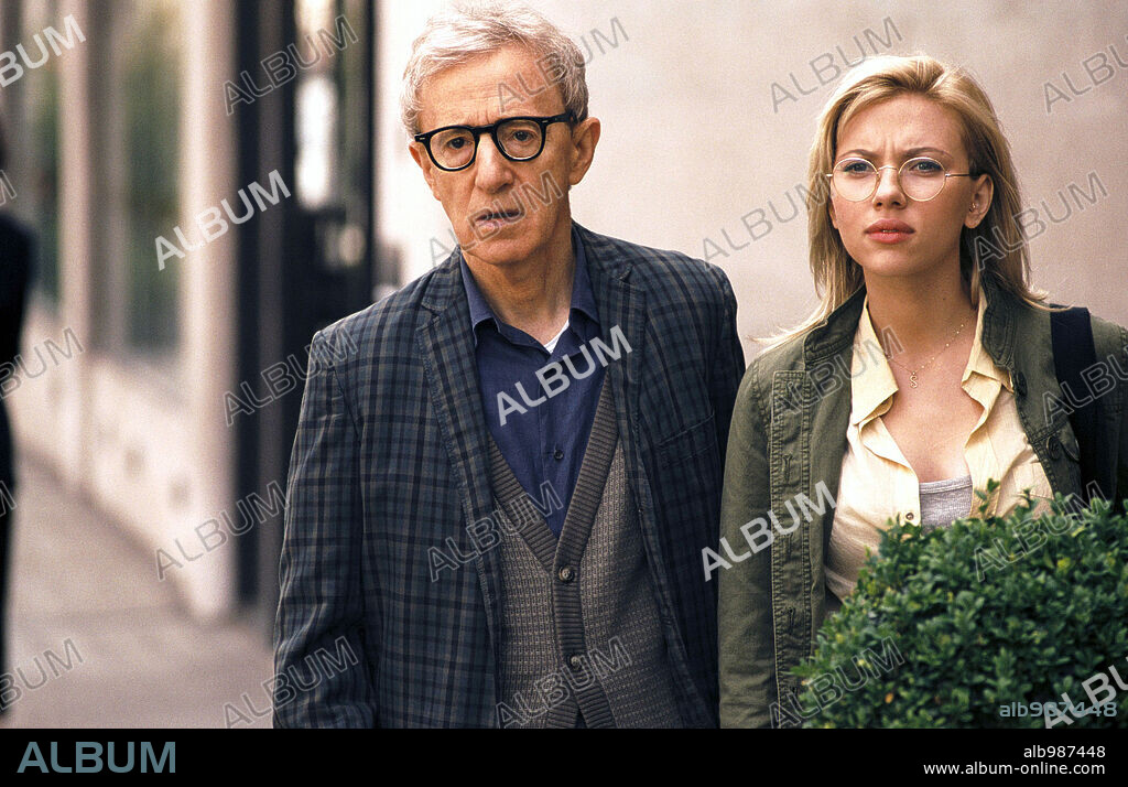 SCARLETT JOHANSSON et WOODY ALLEN dans SCOOP, 2006, réalisé par WOODY ALLEN. Copyright BBC FILMS/INGENIOUS FILM PARTNERS/INGENIOUS MEDIA/JELLY ROLL.