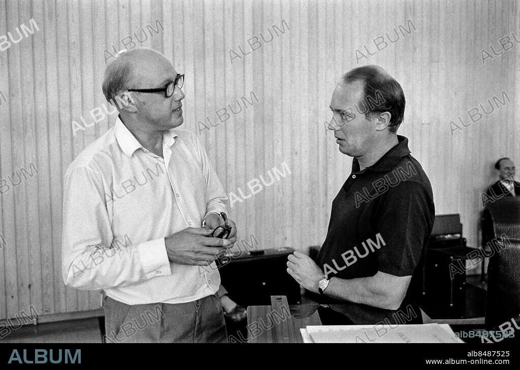 BISKOPS ARNÖ 1970.. Eric Ericson, körledare och körpedagog, och John Alldis, brittisk dirigent och körledare, under Radiokörens internat på Biskops Arnö. Foto: Ulf Stråhle / RiR / SVT / Kod: 5600. Reportage publ. i RiR 38/70 sid. 14-15, 63 inför ett radioprogram.. RiR 20019 sv/v neg.