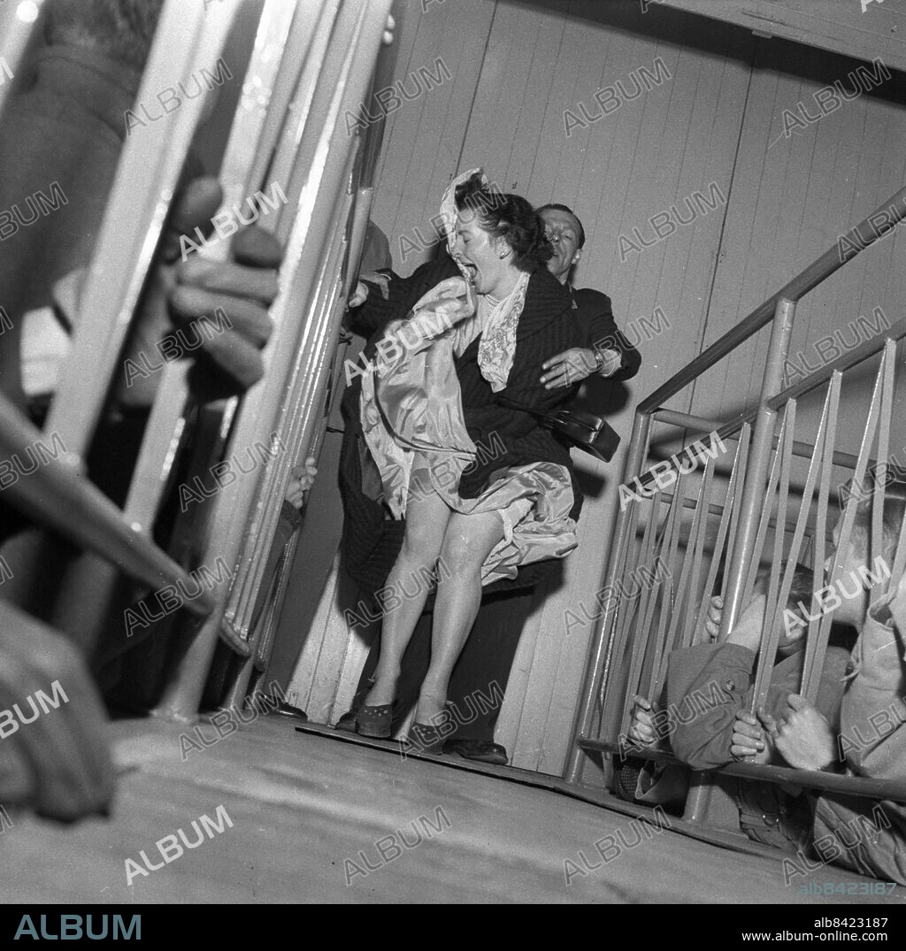 GÖTEBORG omkring 1950.. Lustiga huset på Liseberg - här kunde man se damernas kjolar blåsa upp. *** Local Caption *** GP svårt att läsa bildnummer - därför ligger den i Krep 2012-03 Foto: Kamerareportage / TT / Kod: 2524.