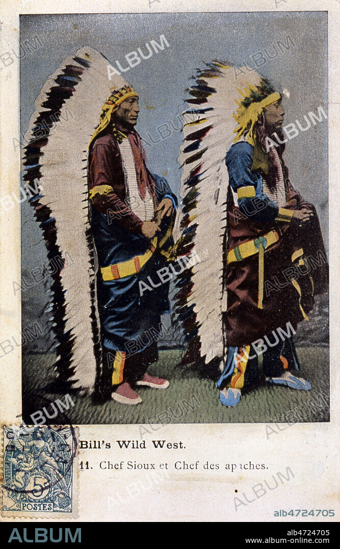 Chef Sioux et chef des Apaches de la BUFFALO BILL's Wild West. Carte postale vers 1905. Credit: Cheuva / KHARBINE-TAPABOR.