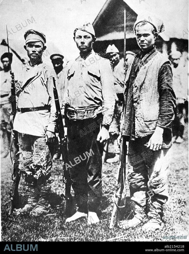 3 young red guards in 1917.