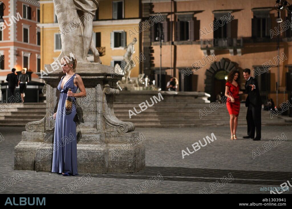 JOSH DUHAMEL, KRISTEN BELL y VALENTINA ROMA en EN LA BODA DE MI HERMANA, 2009 (WHEN IN ROME), dirigida por MARK STEVEN JOHNSON. Copyright TOUCHSTONE PICTURES / ANTONELLO, PHILIPPE.
