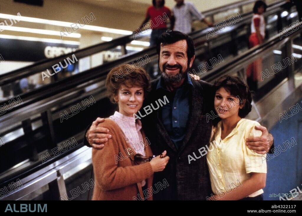 ANN-MARGRET, DINAH MANOFF and WALTER MATTHAU in I OUGHT TO BE IN PICTURES, 1982, directed by HERBERT ROSS. Copyright 20TH CENTURY FOX.