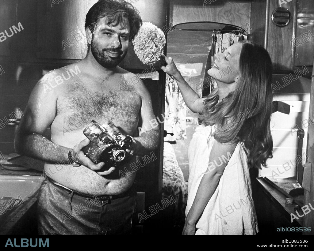 FRANCIS FORD COPPOLA y SHIRLEY KNIGHT en LLUEVE SOBRE MI CORAZÓN, 1969 (THE RAIN PEOPLE), dirigida por FRANCIS FORD COPPOLA. Copyright WARNER BROTHERS.