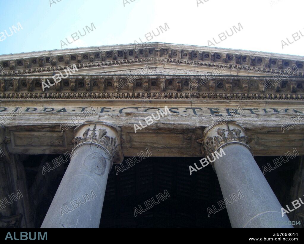 APOLODORO DE DAMASCO. FRISO DEL PORTICO DE ENTRADA, CON LA INSCRIPCION "M.AGRIPPA.L.F.COS.TERTIVM.FECIT", MARCO AGRIPPA, HIJO DE LUCIO, CONSUL POR TERCERA V.