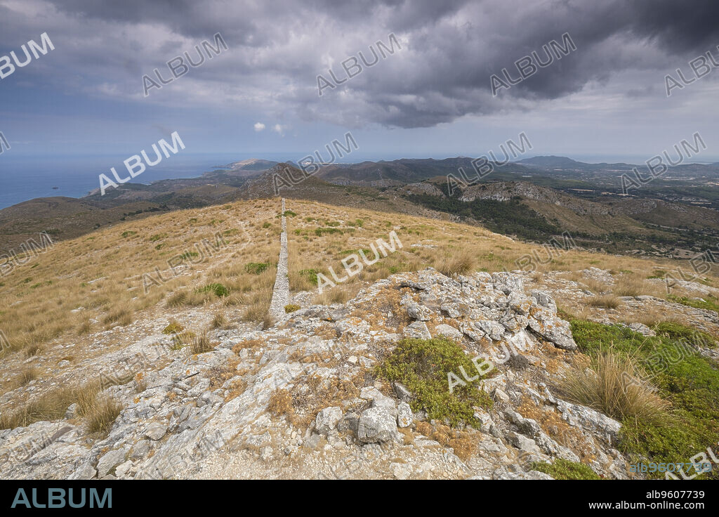 panoramica desde Puig de la Talaia Freda -Puig Morell-, 562m. parque natural de la serra de Llevant, Arta, Mallorca, balearic islands, spain, europe.