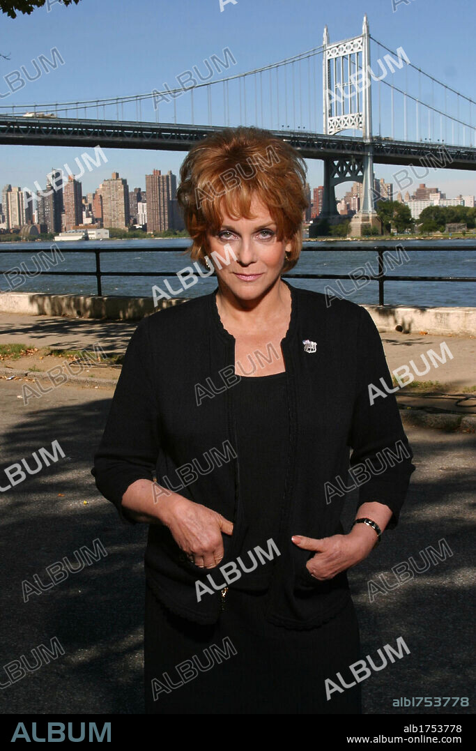 ANN-MARGRET in THIRD WATCH, 1999, directed by FELIX ENRIQUEZ ALCALA. Copyright WARNER BROS. TELEVISION.