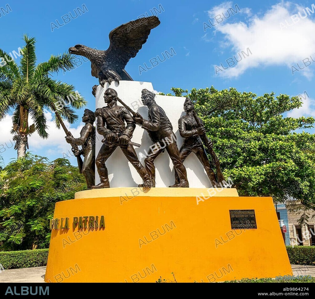 Patriotic sculpture, Monumento Niños Heroes, Parque de la Mejorada, Merida, Yucatan State, Mexico