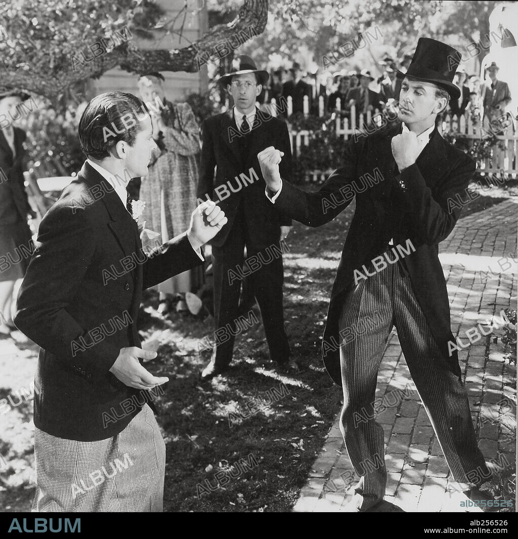 DANA ANDREWS y GARY COOPER en BOLA DE FUEGO, 1941 (BALL OF FIRE), dirigida por HOWARD HAWKS. Copyright RKO/SAMUEL GOLDWYN.