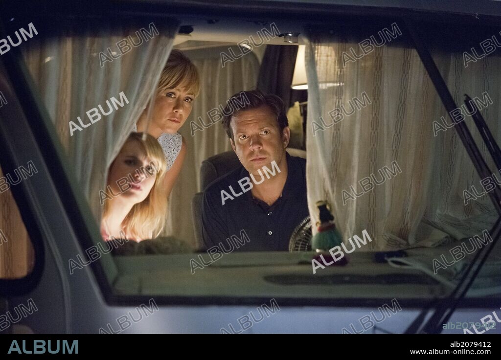 EMMA ROBERTS y JENNIFER ANISTON en SOMOS LOS MILLER, 2013 (WE'RE THE MILLERS), dirigida por RAWSON MARSHALL THURBER. Copyright NEW LINE CINEMA.