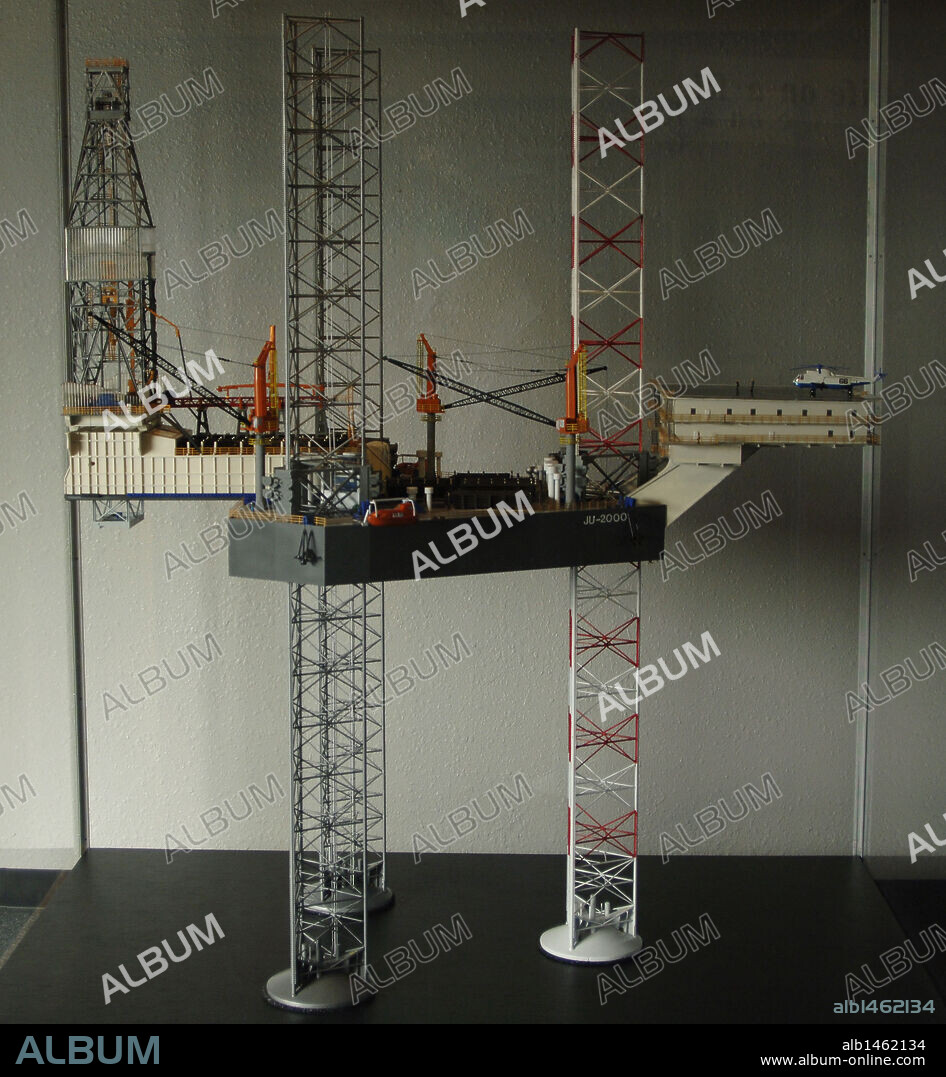 "OCEAN STAR OFFSHORE DRILLING AND RIG MUSEUM". Museo sobre la explotación petrolífera. MAQUETA DE UNA PLATAFORMA MOVIL, tipo JACKUP. Isla de Galveston. Estado de Texas. Estados Unidos.