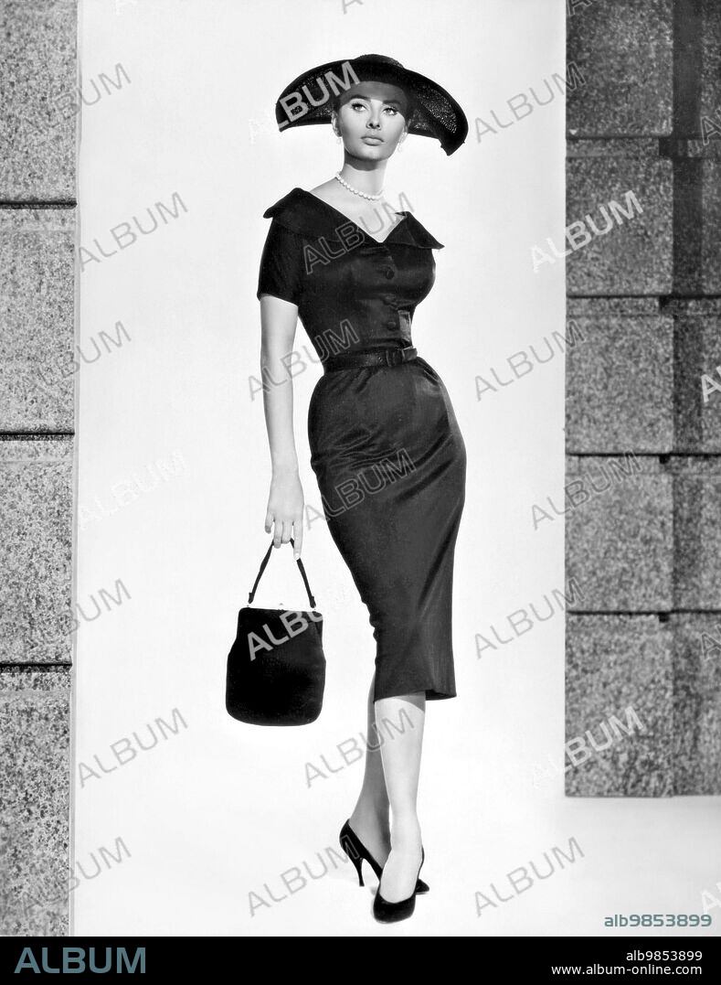 LOREN SOPHIA / LOREN SOFIA 1934/. SOPHIA LOREN in HOUSEBOAT, 1958, directed by MELVILLE SHAVELSON. Copyright PARAMOUNT PICTURES.