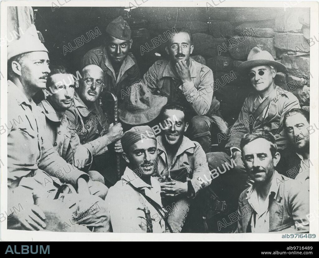 Alhucemas (Marruecos), septiembre de 1925. Guerra de Marruecos. Miguel Primo de Rivera y Francisco Franco, entre otros, durante el desembarco de Alhucemas.