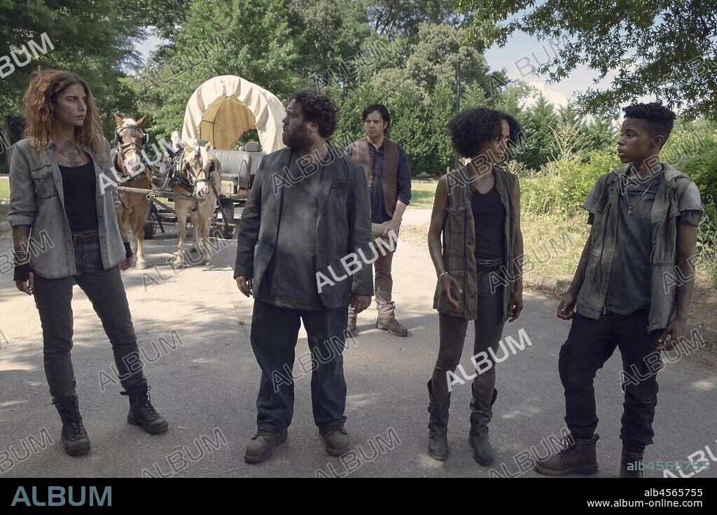 ANGEL THEORY, DAN FOGLER, JOSH MCDERMITT, LAUREN RIDLOFF and NADIA HILKER in THE WALKING DEAD, 2010, directed by FRANK DARABONT. Copyright DARKWOODS PRODUCTIONS. Season 9 Chapter 6.