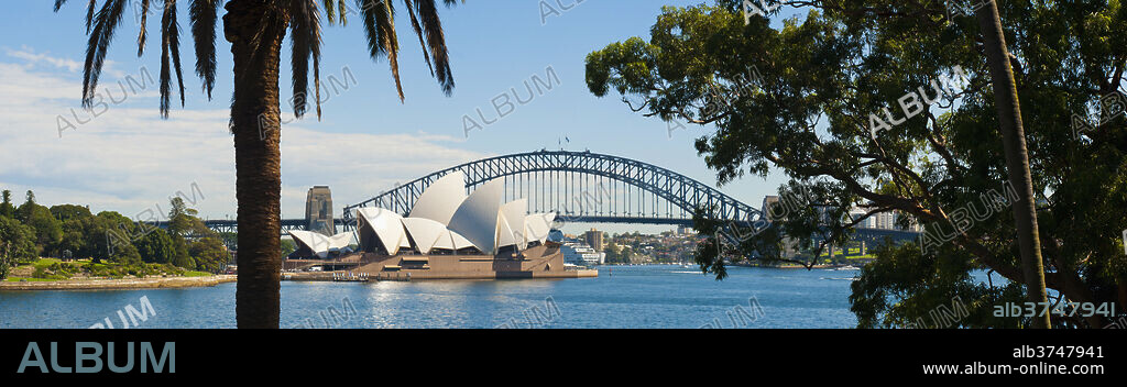 Sydney Opera House, UNESCO World Heritage Site, and Sydney Harbour Bridge panoramic from Sydney Royal Botanic Gardens, Sydney, New South Wales, Australia, Pacific.