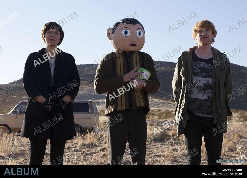 DOMHNALL GLEESON and MICHAEL FASSBENDER in FRANK, 2014, directed by LENNY ABRAHAMSON. Copyright ELEMENT PICTURES.