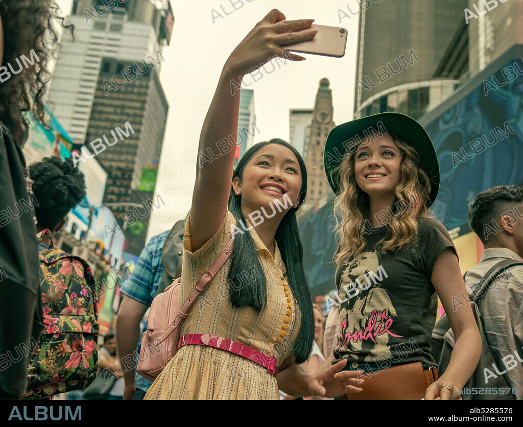 LANA CONDOR und MADELEINE ARTHUR in TO ALL THE BOYS: ALWAYS AND FOREVER, 2021, unter der Regie von MICHAEL FIMOGNARI. Copyright ACE ENTERTAINMENT.