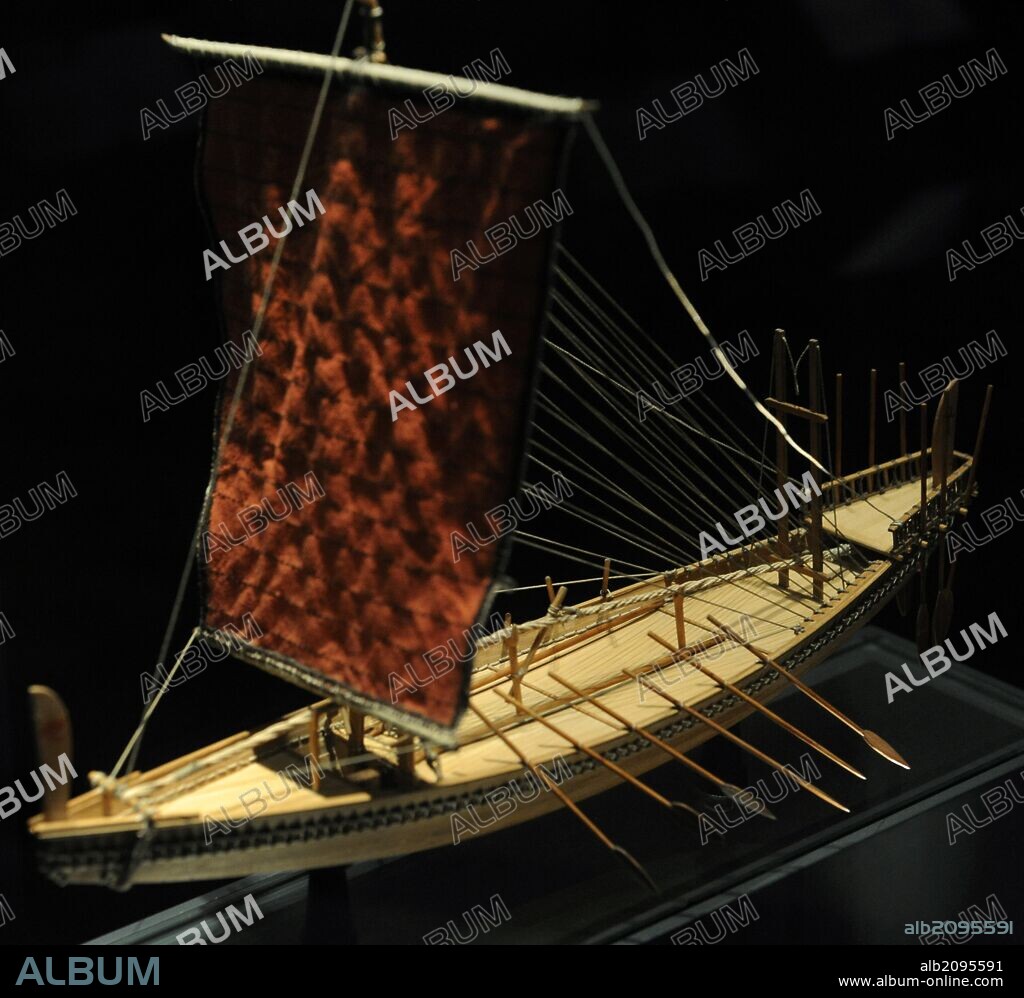 HISTORIA DE LA NAVEGACION. Embarcación a vela del Mediterraneo, de mediados 2700 a. C. Egipcio. Deutsches Technikmuseum. Berlin. Alemania. Europa.