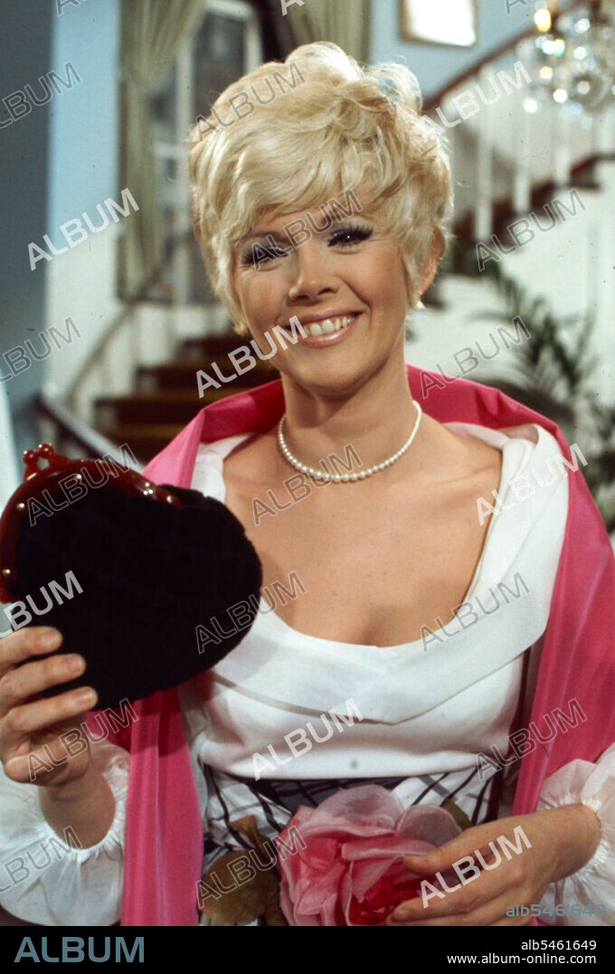 CONNIE STEVENS en LLAMAME MAMA, 1972 (CALL HER MOM), dirigida por JERRY PARIS. Copyright Screen Gems Television.