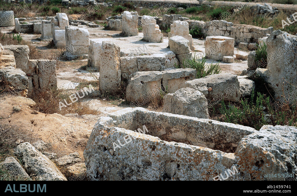 ARTE PALEOCRISTIANO. ESPAÑA. BASILICA PALEOCRISTIANA DE SON BOU. Vista de los restos arqueológicos de la basílica, muy excavados dentro de un recinto rectangular que caracterizaban a las pequeñas iglesias del primer cristianismo. (S. IV-S. V). Término municipal de ALAIOR. MENORCA. Islas Baleares.