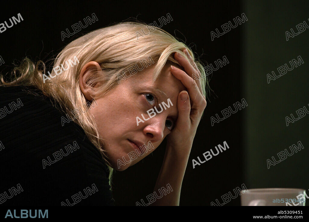 ANDREA RISEBOROUGH in POSSESSOR, 2020, directed by BRANDON CRONENBERG. Copyright RHOMBUS MEDIA.