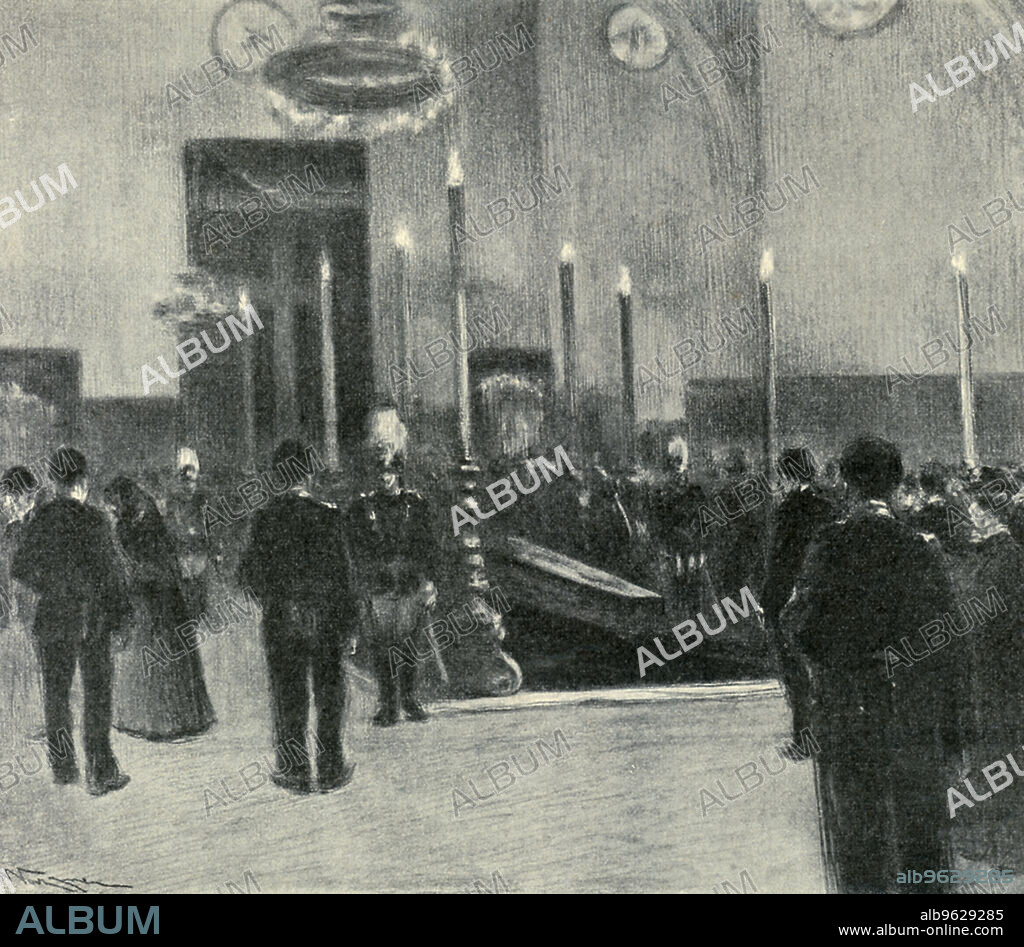 Funeral chapel in the city of Barcelona during exposure of the body of Mosén Jacinto Verdaguer, in June 1902.