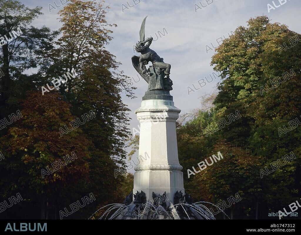 ARTE S. XIX. ESPAÑA. BELLVER Y RAMON, Ricardo (Madrid,1845-1924). Escultor español. Detalle del MONUMENTO AL ANGEL CAIDO (1878) ubicado en el Parque del Retiro. Es una interpretación del Paraíso perdido de Milton. MADRID. España.
